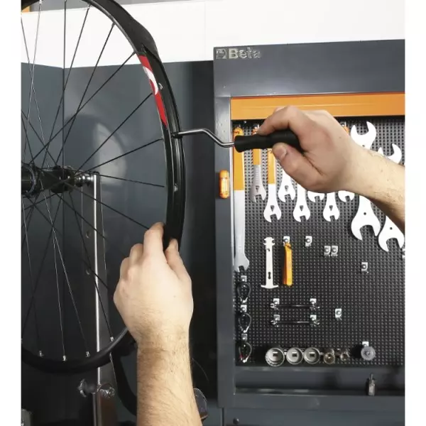 ключ для ремонта колесных ниппелей
